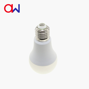 Ampoule Intelligente 9W RGB CW A19 E26 LED Dimmable Contrôle par Application Compatible Tuya Alexa Google Home 85-265V Corps en Plastique - Product Image 6