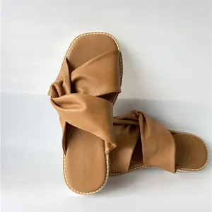 Yeni tasarım kare ayak hakiki deri ayakkabı düz sandalet kadınlar ve bayanlar için