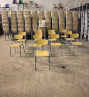 Chaise d'école en contreplaqué courbé avec structure métallique, chaise de formation