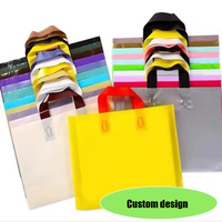 Sac en papier cadeau de luxe avec logo personnalisé, poignée en forme de gilet, soufflet latéral, sacs en plastique mat, emballage pour vêtements de supermarché