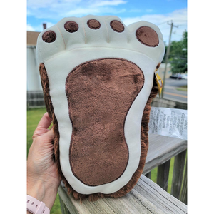 <span class=keywords><strong>Nouveau</strong></span> brun fourrure peluche Sasquatch patte pied forme drôle jouet avec cinq orteils toucher confortable 13 pouces Animal dessin animé personnage oreiller - Product Image 2