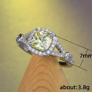 Anello F177 in Moissanite Taglio Cuscino, Fede Nuziale in Argento 925 con Incastonatura a Pavé per Donna - Product Image 5