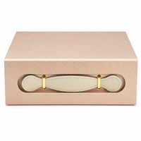 Boîte cadeau magnétique pliable avec poignée en cuir PU, boîte d'emballage cadeau en papier couché avec logo personnalisé pour la vente au détail