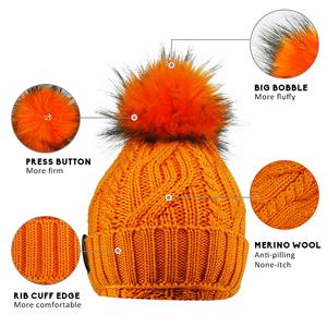 Chapeaux en fausse fourrure mérinos personnalisés avec pompons en laine mérinos Chapeaux d'hiver de luxe pour hommes Bonnets à <span class=keywords><strong>pompon</strong></span> chaud unisexe - Product Image 4