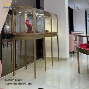 Vitrine à bijoux LED étanche de luxe avec étagères à niveaux - Verre trempé et métal durables, écologiques et recyclables, couleur personnalisable - Product Image 1