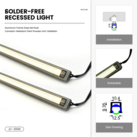 Barre LED linéaire anti-reflet à surface maillée noire mate, boîtier en aluminium, connexion filaire intégrée, intensité réglable, pour vitrine haute performance