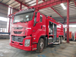 Camion de pompiers fiable et compact de 11 tonnes à mousse et poudre, avec pompe et lance, pour la lutte contre les incendies en zone urbaine et en bord de route - Product Image 5