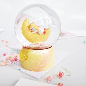 Globe à neige lumineux Prince Castle 100 mm Globe à eau en résine Souvenirs <span class=keywords><strong>de</strong></span> couple Style artificiel pour la décoration <span class=keywords><strong>de</strong></span> la maison - Product Image 6