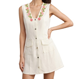 Vestido Mini Personalizado de Alta Calidad, Estilo Casual Primavera-Verano, Diseño a Cuadros Rojos, Cuello Polo, Tirantes Finos - Product Image 1