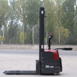 El apilador de carga y descarga del supermercado funciona sin problemas. Es un pequeño apilador doméstico - Product Image 2