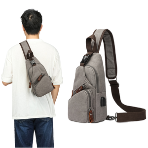 Sac bandoulière vintage décontracté en toile pour homme avec fermeture éclair, multifonctionnel, avec port USB, idéal pour l'été - Product Image 2