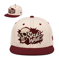 Casquette structurée unisexe crème bordeaux avec broderie 3D en relief contrastante, motif rose brodé, style snapback pour le hip-hop et le streetwear