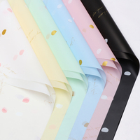 Papier d'emballage pour fleurs en film de gel imperméable pour la Saint-Valentin, semi-transparent mat avec revêtement en silicone pour l'emballage de cadeaux