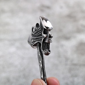 Collar yunnique de acero inoxidable para hombre, colgante con diseño de hacha y calavera en 3D, estilo punk, para uso diario, joyería de moda - Product Image 2