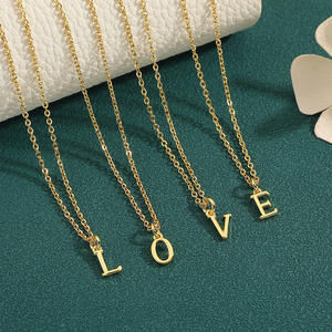 Collares colgantes delicados de moda con letras en inglés Cadenas de clavícula exquisitas, accesorios chapados con <span class=keywords><strong>oro</strong></span> de 18 quilates - Product Image 3