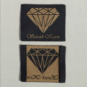 Étiquettes tissées de couleur et de forme personnalisées lavables et écologiques pour vêtements à coudre, sacs et chaussures en polyester durable. - Product Image 4