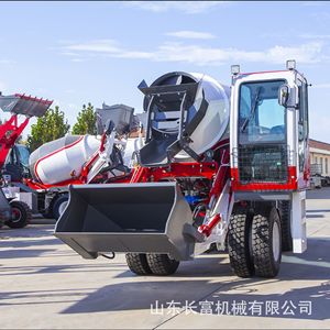Camion malaxeur à béton autochargeant mobile mini avec système hydraulique complet et moteur pour chantier de construction - Product Image 3