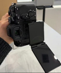 กล้องดิจิตอล Sony Alpha 7 V รุ่นปี 2025 สภาพใหม่ 99% กล้องฟูลเฟรมระดับไฮเอนด์ ถ่ายวิดีโอ <span class=keywords><strong>4K</strong></span> - Product Image 4