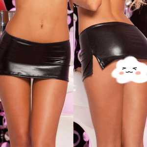 Mini-jupe en cuir élastique de style européen et américain, populaire, avec fente latérale et string. - Product Image 1