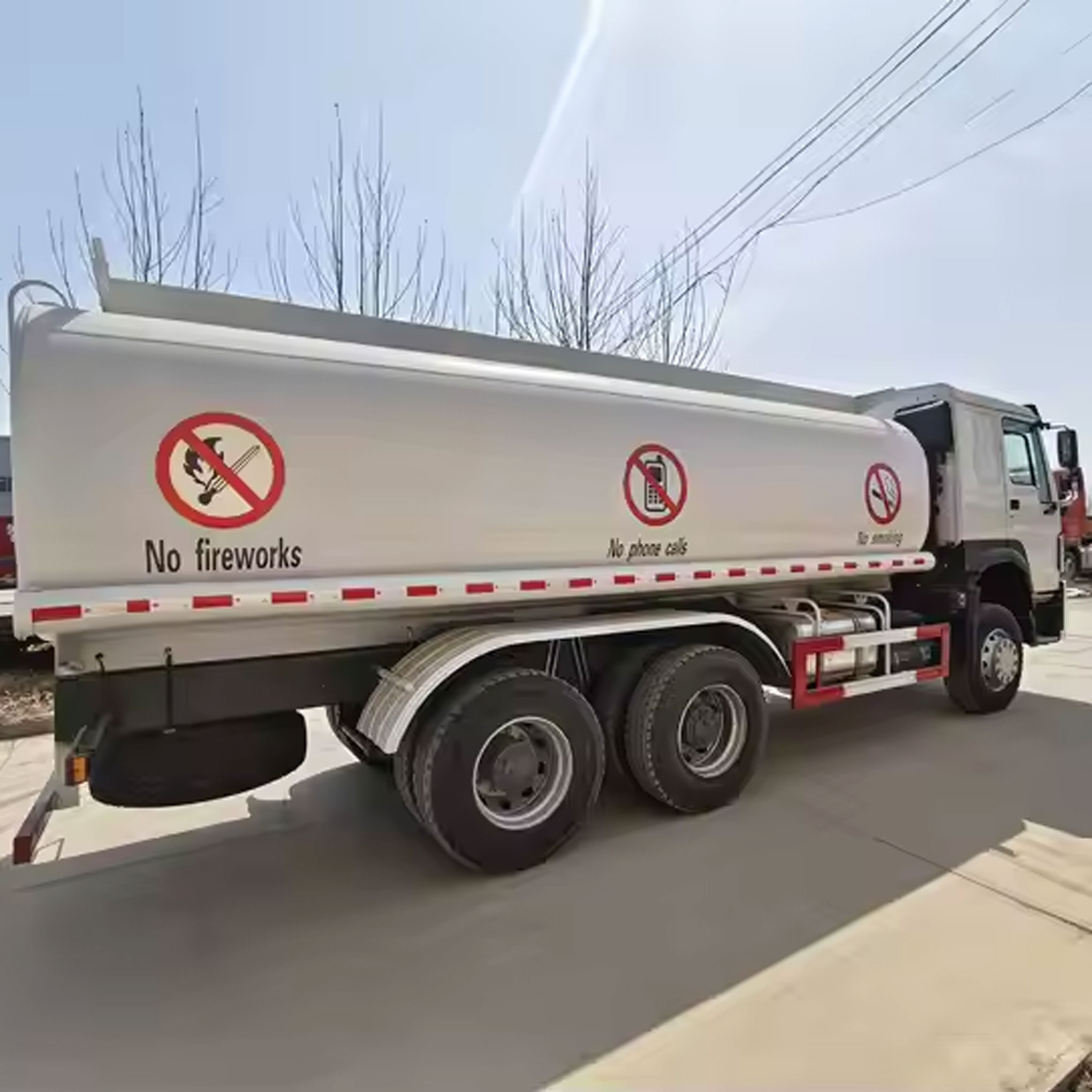 Подержанный бензовоз SINOTRUK HOWO с 10 колесами 6x4 для продажи (Китайское происхождение)