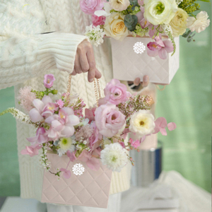 Toptan taşınabilir kağıt çiçek paketi kutusu zincir kare pembe katlanır hediye taşıyıcı çanta lüks çiçek buketi çanta - Product Image 3