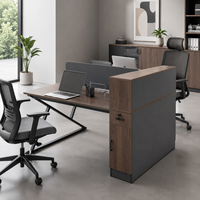 Poste de travail compact en panneaux de particules plaqués mélamine, avec cloison à double écran opposée, durable et moderne, pour espace de travail ouvert - Vente en gros