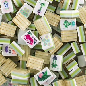 Ensemble de Mahjong Américain de Luxe Premium Pliable, Design Bohème Tropical, 160 Tuiles Acryliques Numérotées et Lettrées pour Soirées Jeux et Cadeaux - Product Image 1