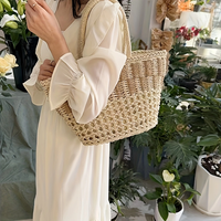 Sac fourre-tout en paille à cordon de serrage pour femme - Sac de plage tissé bohème, design unique avec cordon de serrage, doublure en polyester, capacité compacte