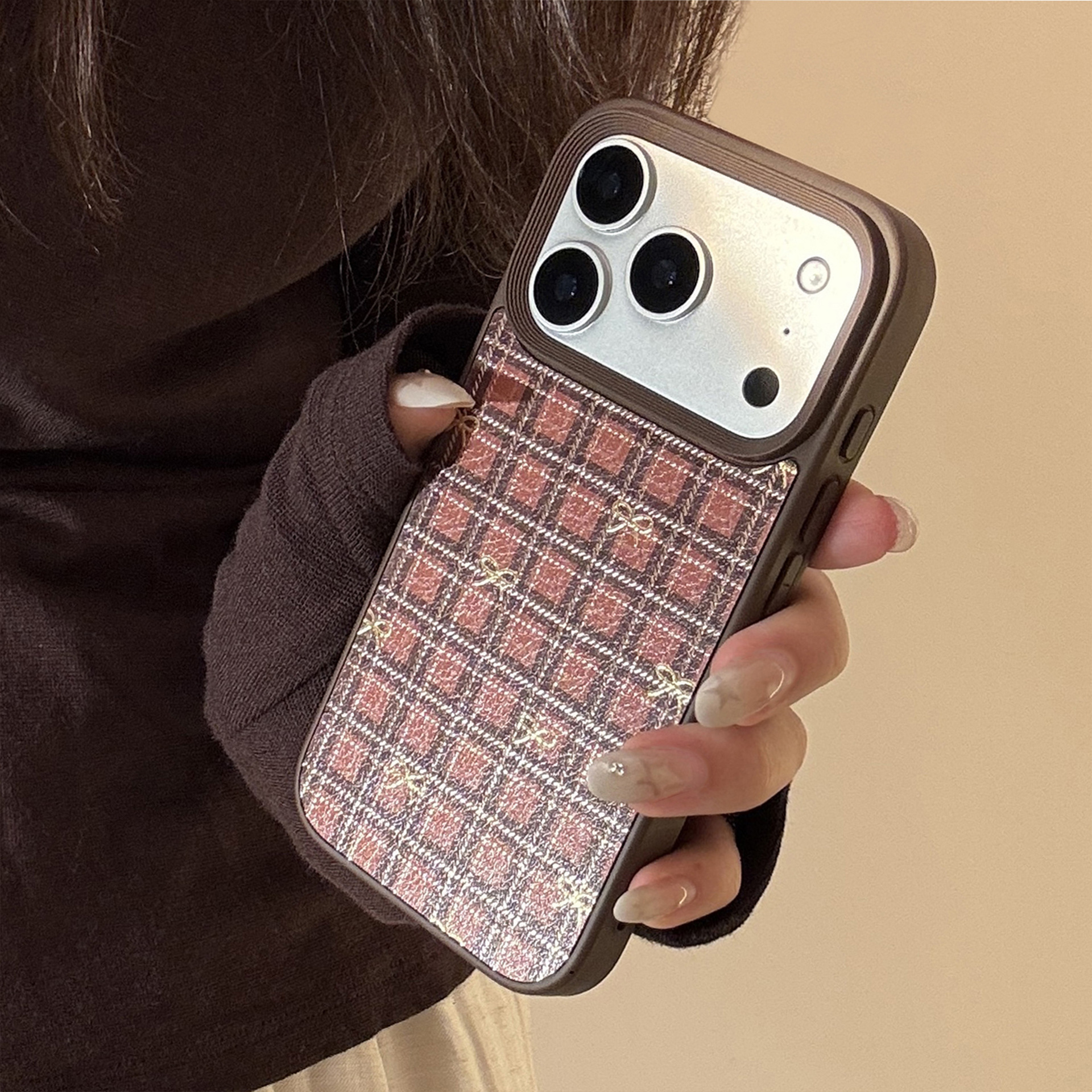 Chocolate Golden Brown Checkered Knot [Spray-painted]