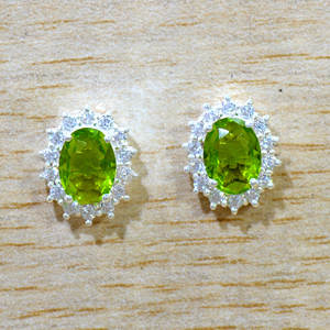 Pendientes de tuerca de cristal de peridoto de plata de ley 925, joyería elegante con patrón de números, regalo de estilo clásico para su diseño fino - Product Image 1
