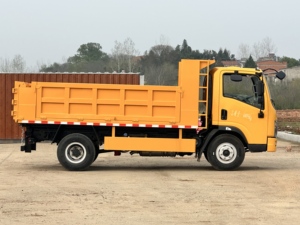 Camion <span class=keywords><strong>benne</strong></span> mini 4 tonnes Dongfeng 4x2 180HP Euro 3, camion léger basculant <span class=keywords><strong>pour</strong></span> le transport de marchandises à <span class=keywords><strong>vendre</strong></span> - Product Image 5