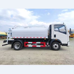 Camión Cisterna de Agua Potable SINOTRUK HOWO 5000L Diésel Euro 5 Manual Nuevo para Entrega de Agua - Product Image 4