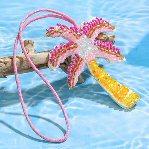 จี้ต้นมะพร้าวสไตล์โบฮีเมียนสำหรับฤดูร้อน ทำด้วยมือ ประดับด้วยลูกปัดข้าวสีเขียวขาวและมุก ดีไซน์แฟชั่น เหมาะสำหรับใช้เป็นเครื่องประดับกระเป๋า - Product Image 3