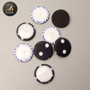 Nút Nhựa Có Logo Nút 36L Nút Vải Tự Bọc Nút - Product Image 1