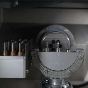 Machine de fraisage dentaire CAD/CAM de qualité médicale Yucera pour le traitement des couronnes en zircone, équipement CNC intelligent - Product Image 6