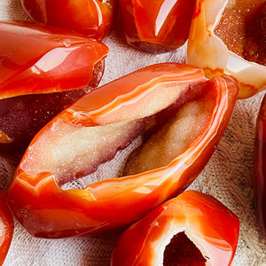 Groothandel natuurlijke rode agaat kristallen ambachtelijke vormgeving vlam geode kwarts kristal gepolijst voor cadeau bruiloft - Product Image 6