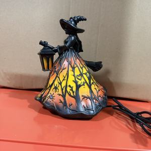 Nouvelle <span class=keywords><strong>lampe</strong></span> de bureau LED Sorcière d'Halloween, <span class=keywords><strong>lampe</strong></span> de table gothique en résine, veilleuse effrayante pour bureau, décoration de fête à domicile, cadeau de vacances - Product Image 1