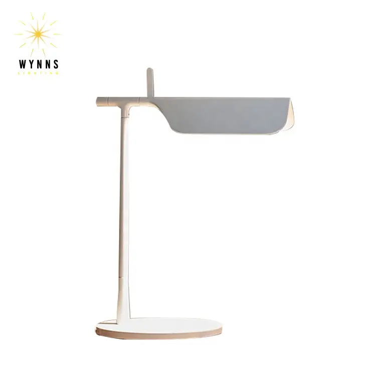 Éclairage d'étude LED attentionné pour les yeux lampe de bureau latérale de lit simple moderne lampe de table en métal nordique lampe de lecture à bas prix pour chambre à coucher