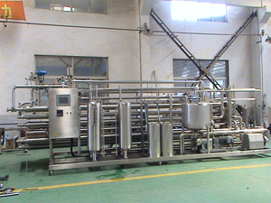 Nhà Máy chế biến sữa 2000L tiệt trùng tiệt trùng cho trái cây compote Dây chuyền sản xuất sữa dạng ống 1000L - Product Image 4