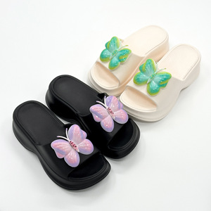 Nouveauté 2026 : Boucles et breloques en caoutchouc détachables DIY pour chaussures, motif papillon coloré, style Dopamine, pour femmes, avec bordure effet croco, très attrayantes - Product Image 2