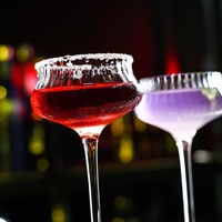 Verres à cocktail Margarita transparents côtelés à long pied et courbés pour bar, vente en gros