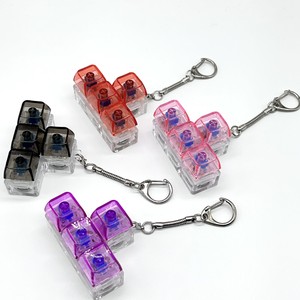 מקלדת מכנית עם 4 מקשים LED, צעצוע לחיצה להפגת מתחים, מחזיק מפתחות בצורת T, מתנות למסיבות, מתנה פרסומית - Product Image 5