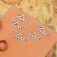Connecteur en alliage de zinc doré avec inscription « Love » en script incliné pour la création de cartes de Saint-Valentin