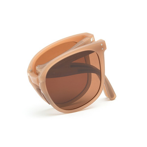 T7218 Lunettes de soleil à monture large gris polarisées pliantes pour hommes femmes avec verres durables TR90 & Tac Style Tour personnalisé - Product Image 1