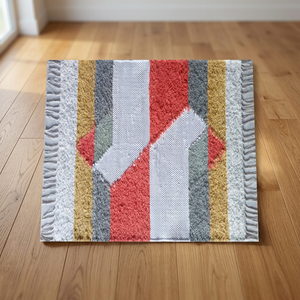 Tapis minimaliste à poils ras avec motif brodé subtil, tapis moderne fait main pour la décoration intérieure, intérieur contemporain, Inde - Product Image 4