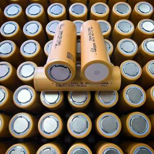 Batería INR21700 de Alta Capacidad y Baja Resistencia Interna, Reliance RH60, 6000mAh, 3.6V, 1000 Ciclos, Recargable, Sólida - Product Image 3