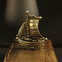 Nouvel ornement de bureau en laiton doré antique en forme de voilier, sur le thème du vent et des vagues, en cuivre