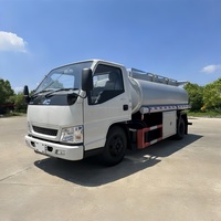 Camion-citerne à carburant mobile JMC 4x2 LHD RHD, camion-citerne à huile 5CBM, camion-citerne à carburant