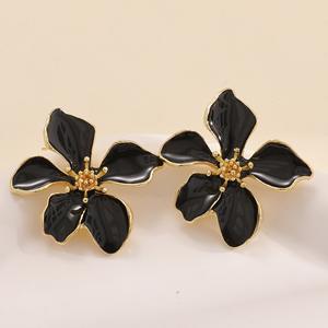 Boucles d'oreilles fleuries exquises et délicates pour femmes, design élégant et unique, bijoux rétro polyvalents pour la vente en gros - Product Image 3