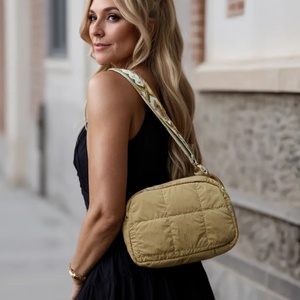 Bolso Bandolera de Nylon Acolchado para Mujer, con Correa de Hombro Ajustable de Jacquard, Suministro de Fábrica - Product Image 5
